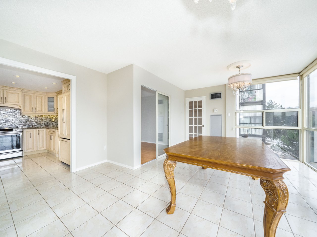 30 Harding Boulevard W, 404