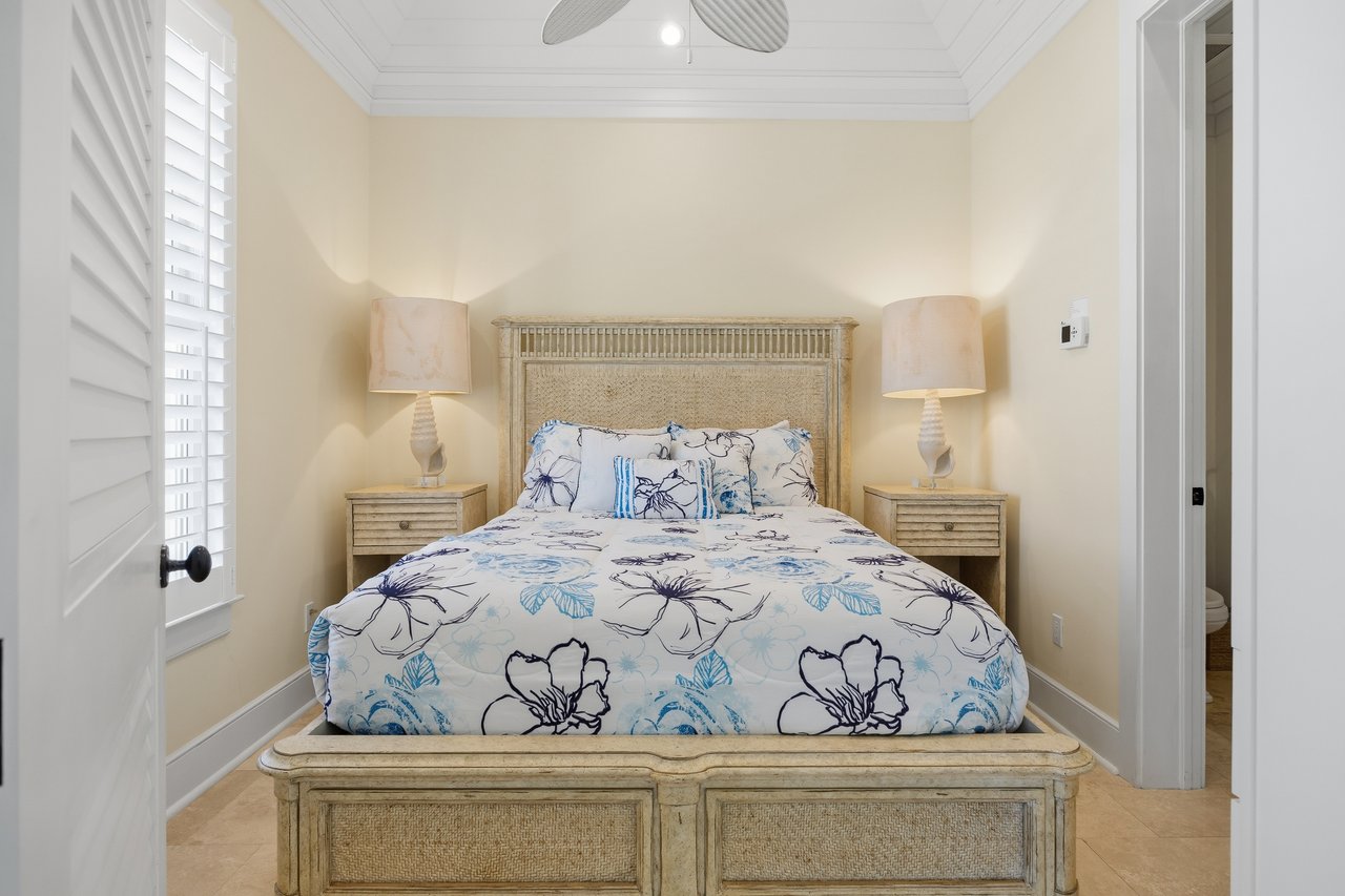 Sand Dollar, Schooner Bay 