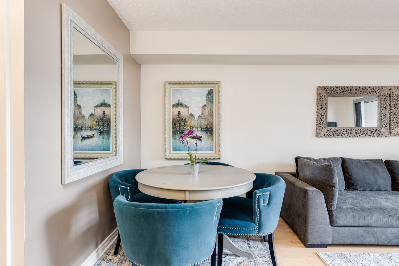 250 Wellington St W 535