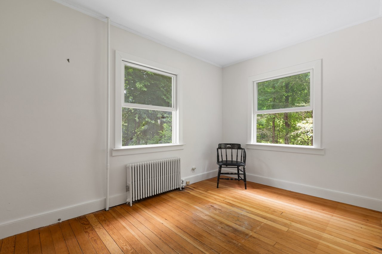 65 Laurelton Road