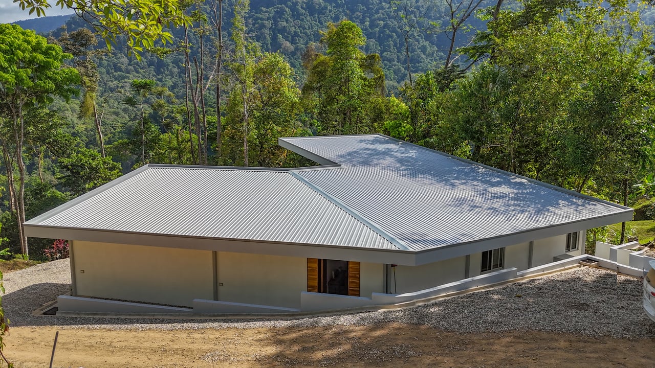 An Exclusive, Sunny Ridge-Top 4-Bed Designer House With Unforgettable Mountain & Jungle Views