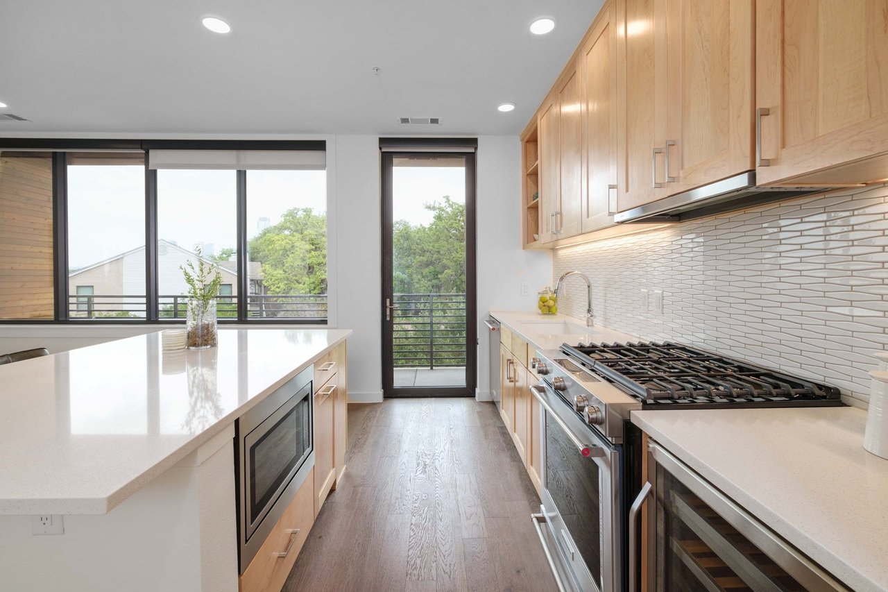 900 S 1st St #405, Austin, Texas 78704