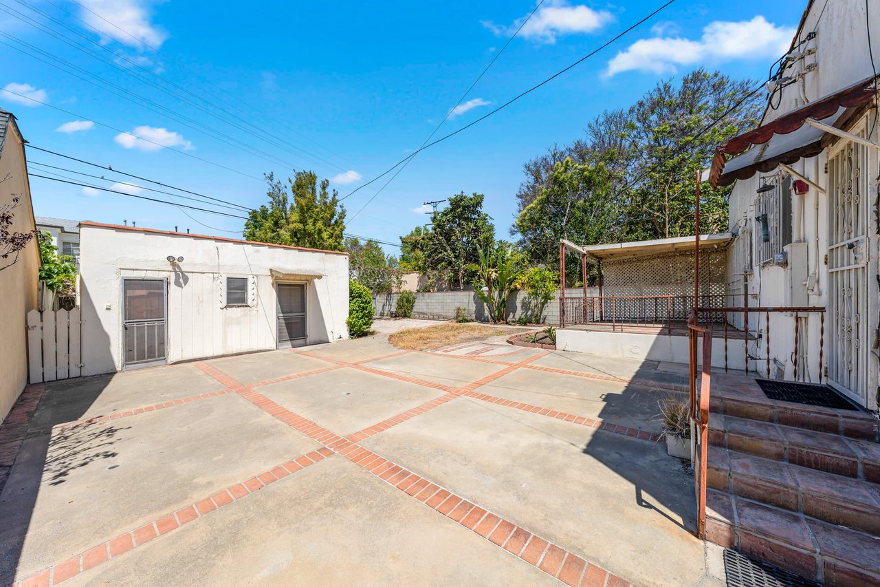 361 S Bundy Dr