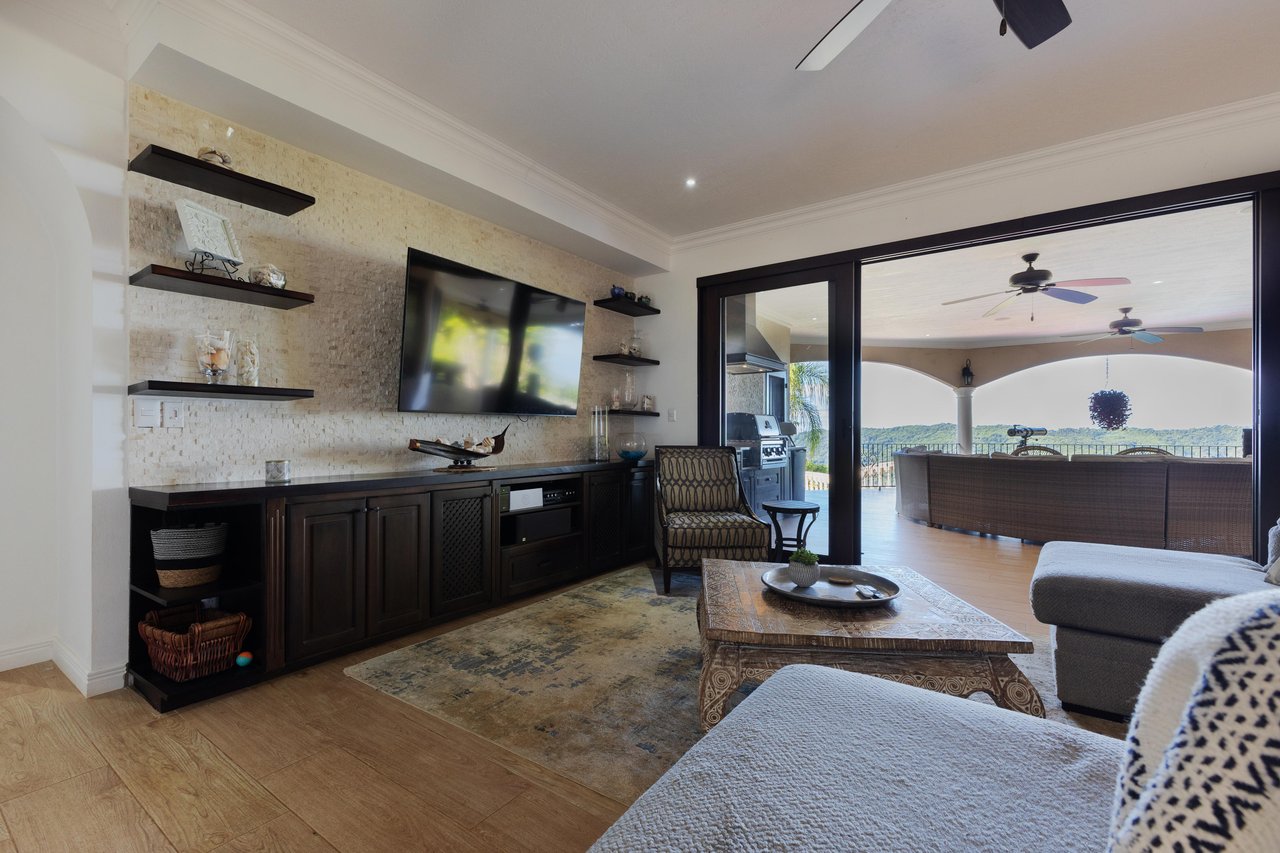 CASA ORQUIDEA – LUXURY HOME WITH OCEAN VIEWS IN GATED COMMUNITY