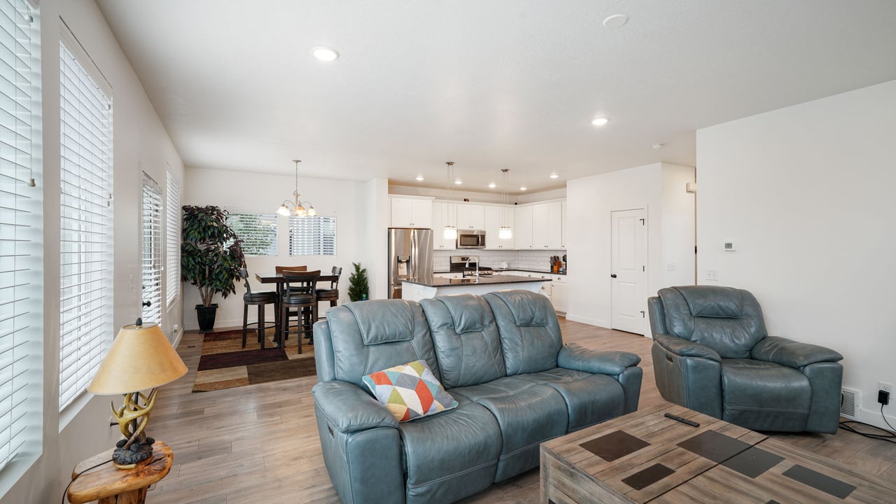 4696 W Camellia N
