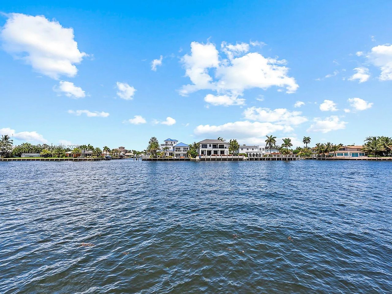 555 N Riverside Dr #4