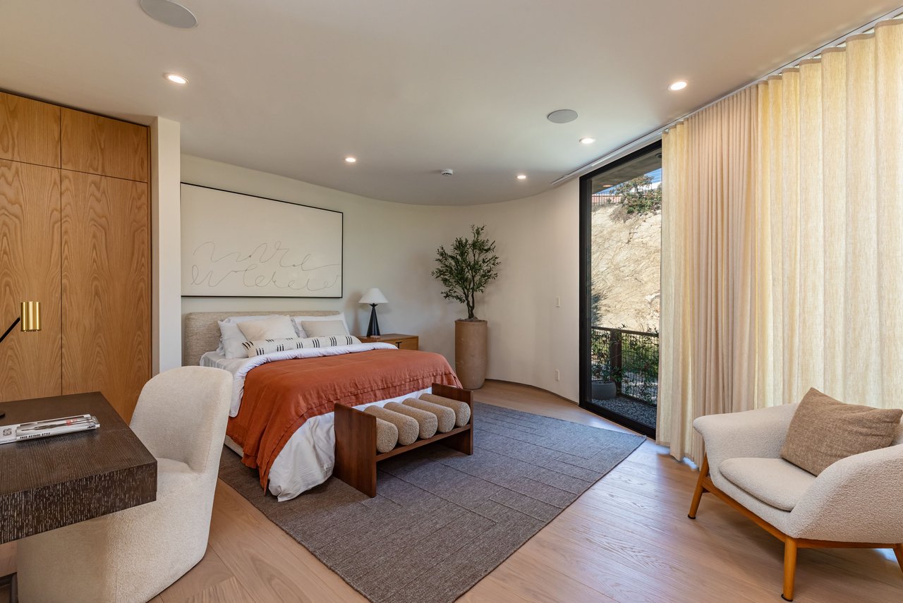 1705 Carla Ridge, Beverly Hills