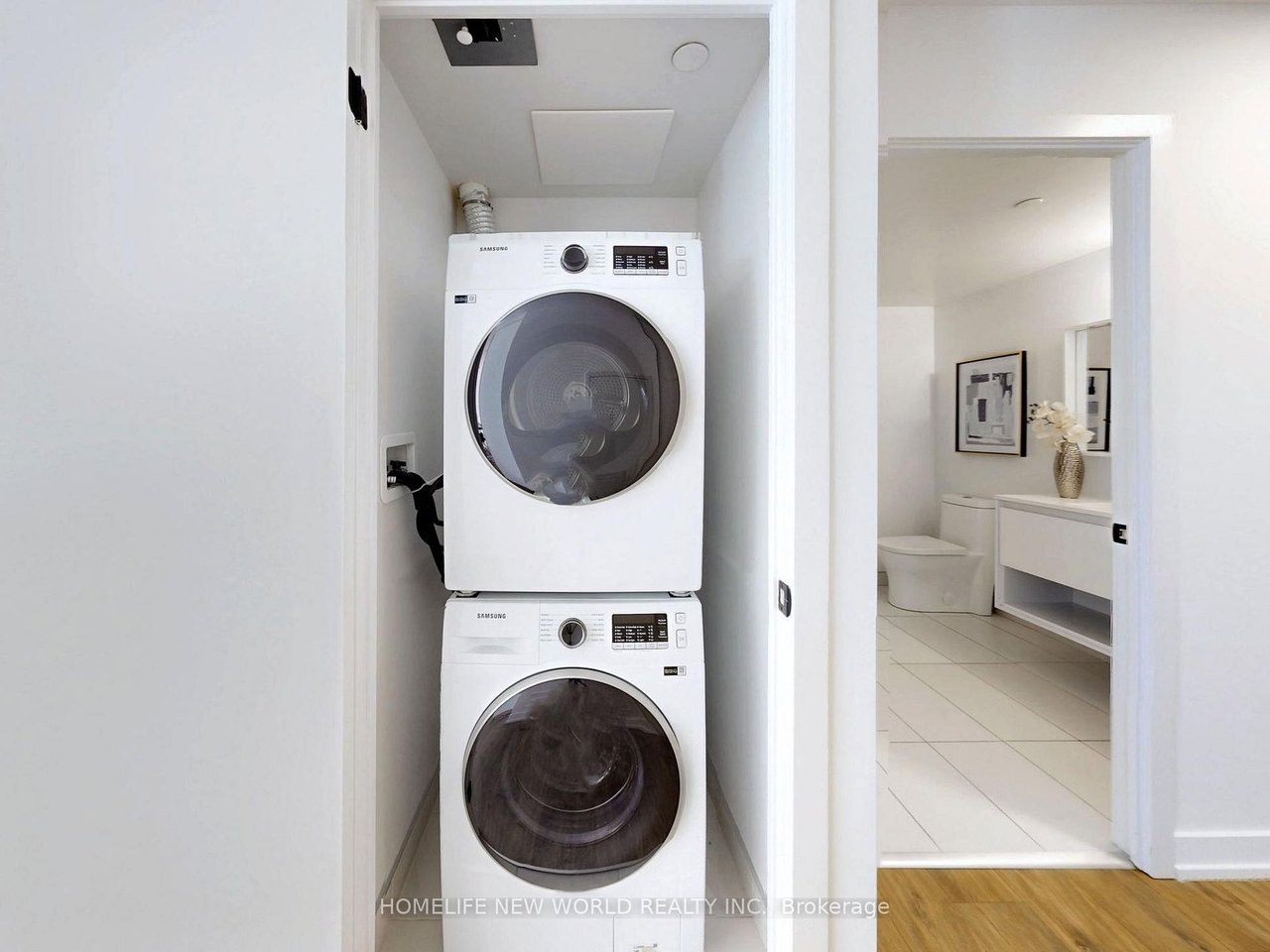 VIBRANT PENTHOUSE IN DOWNTOWN