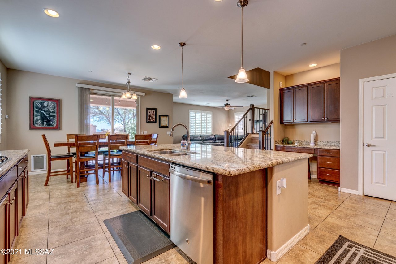 1079 W Garden Grove Dr