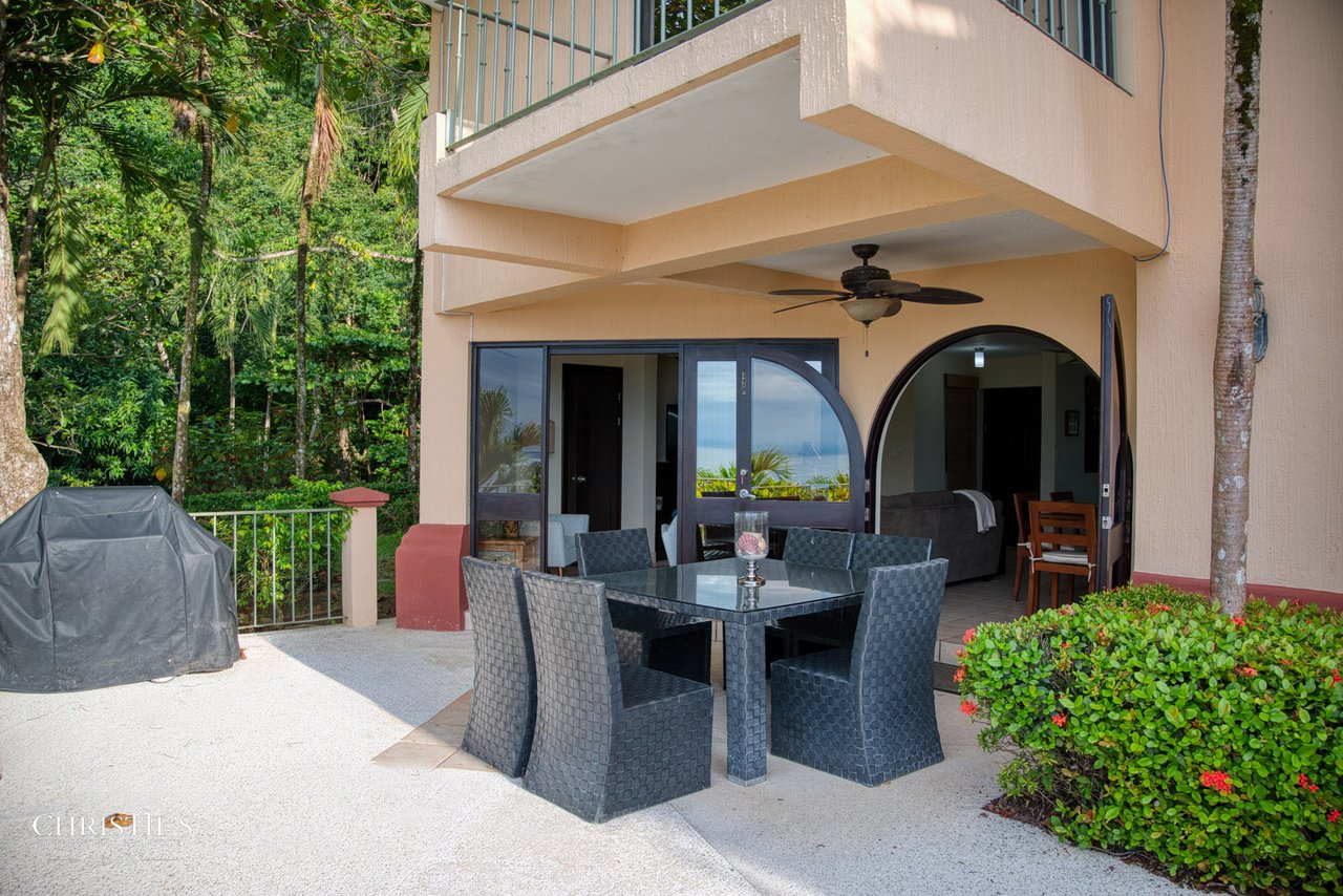 Exquisite Corner Townhouse with Panoramic Ocean Views – Faro Escondido