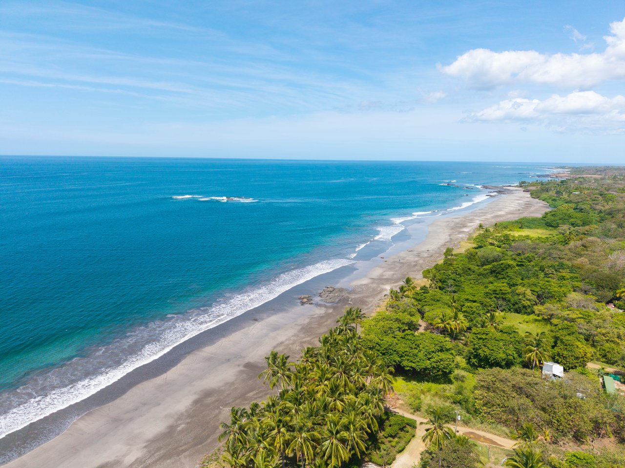 Manta Ray Lodge | A unique opportunity to own a hotel in Playa Junquillal!