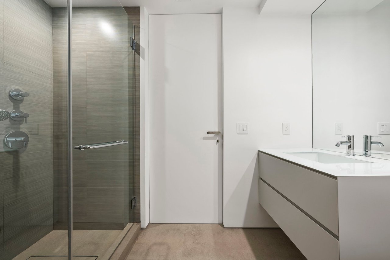 100 S Pointe Drive, Residence 1906/07