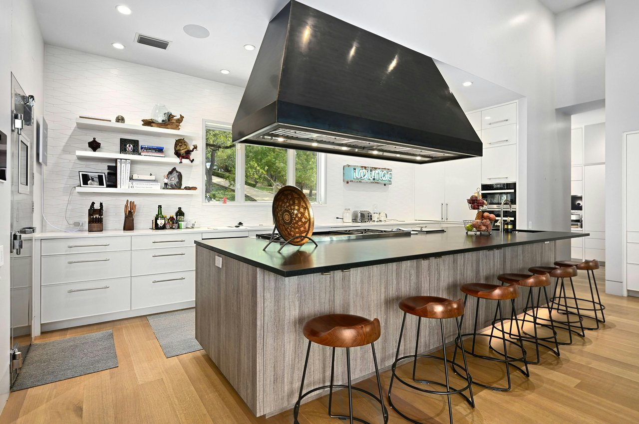 4705 & 4709 Island CV