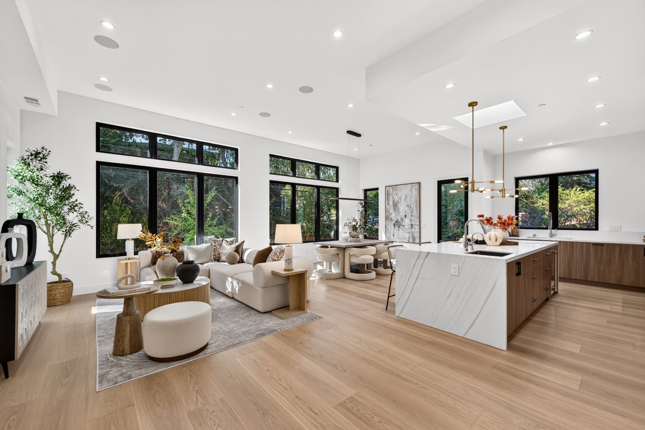 1084 Moffett Circle, Palo Alto, California 94303