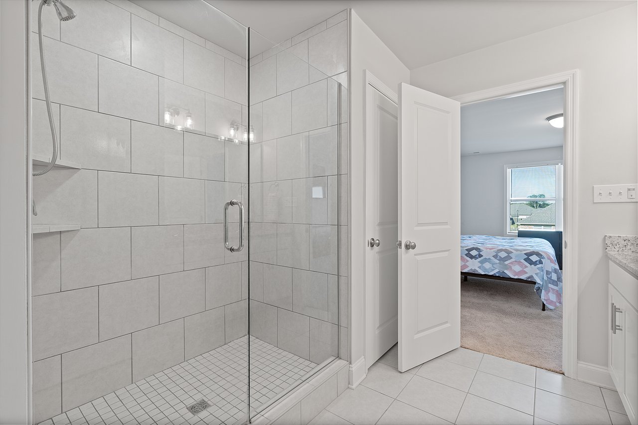 Modern Luxury Meets Spacious Comfort – 5BR/3BA Home
