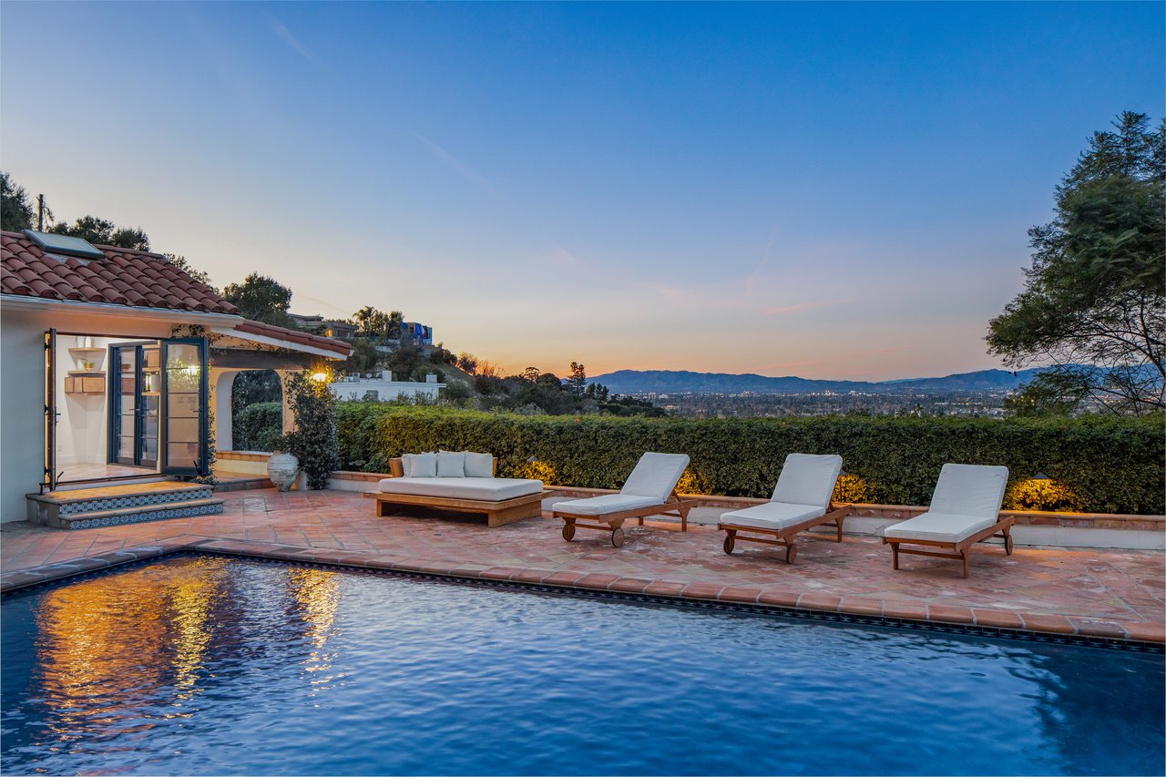 3646 Sunswept Dr, Studio City