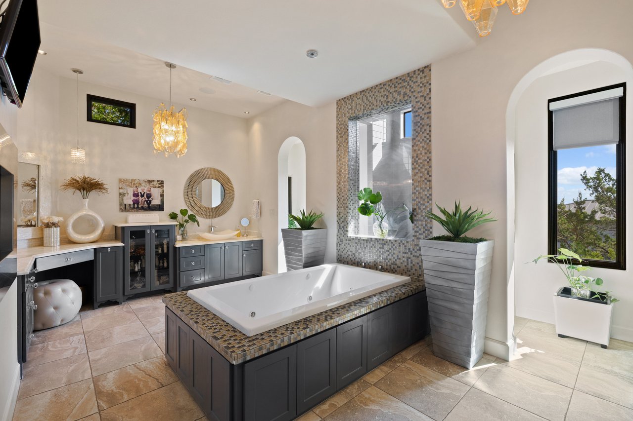 12802 Hacienda Ridge