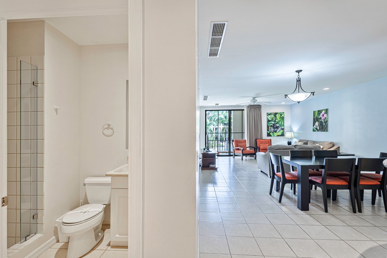 Close to Beach Luxury Two Bedroom Condo