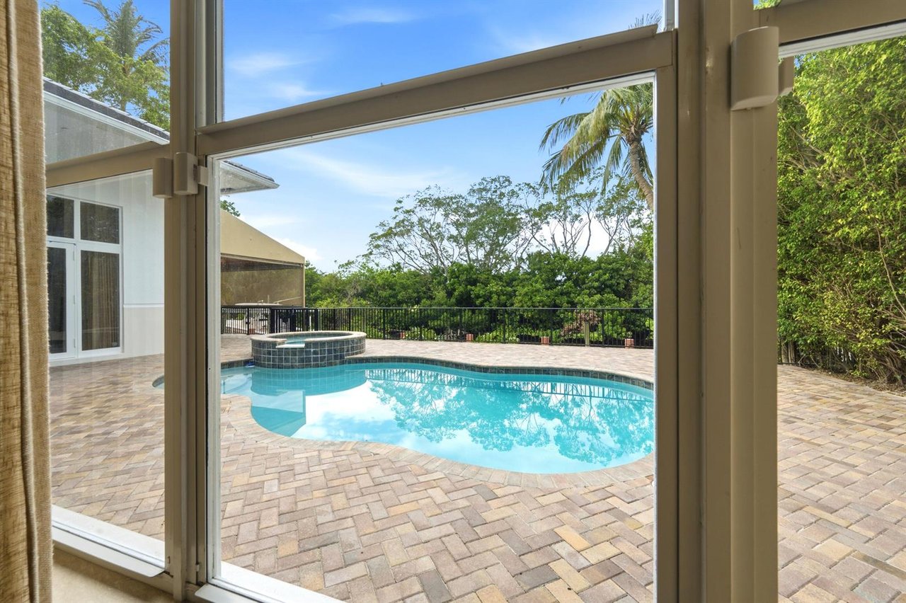  608 Inlet Rd
