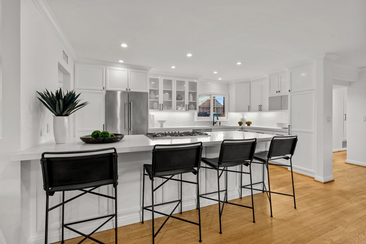 1412 Vivian Lane