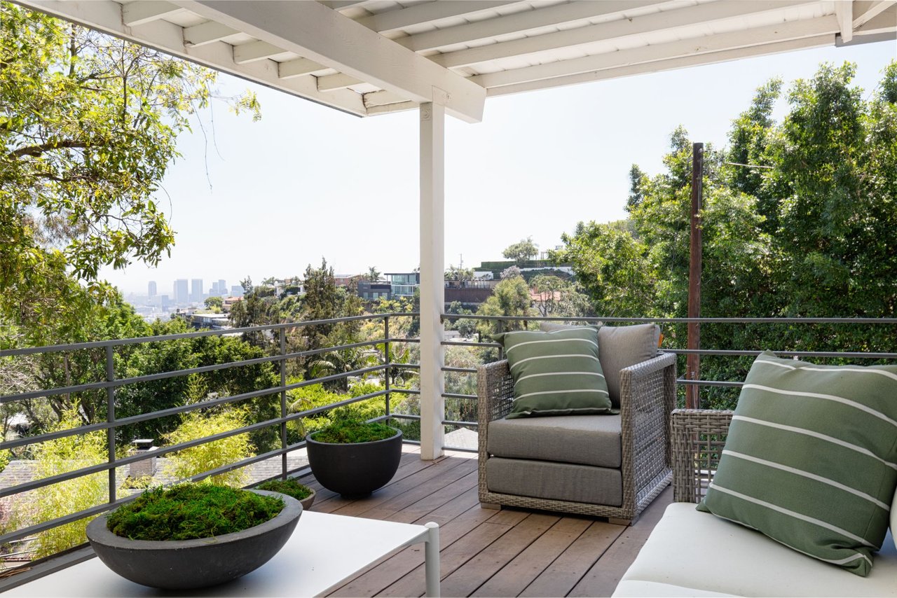 8713 Sunset Plaza Ter