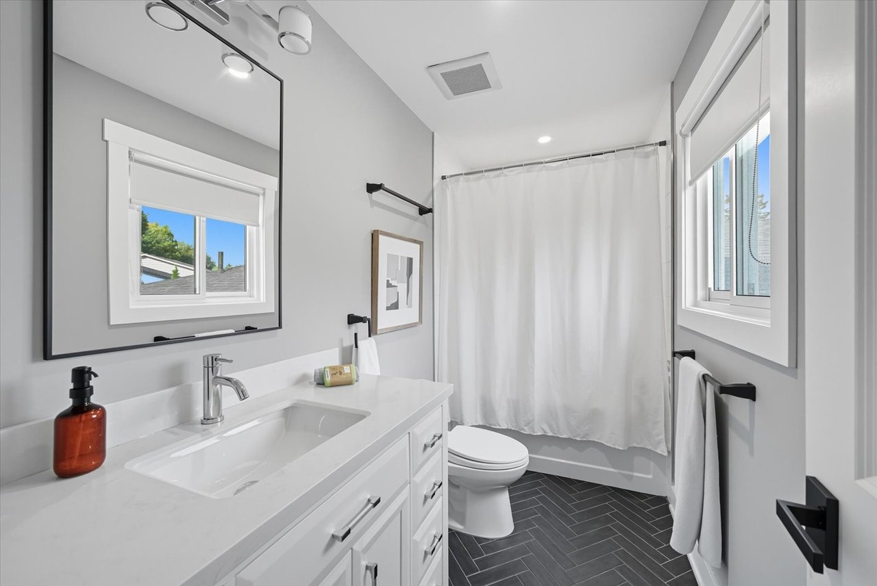 11 Avondale Cres 