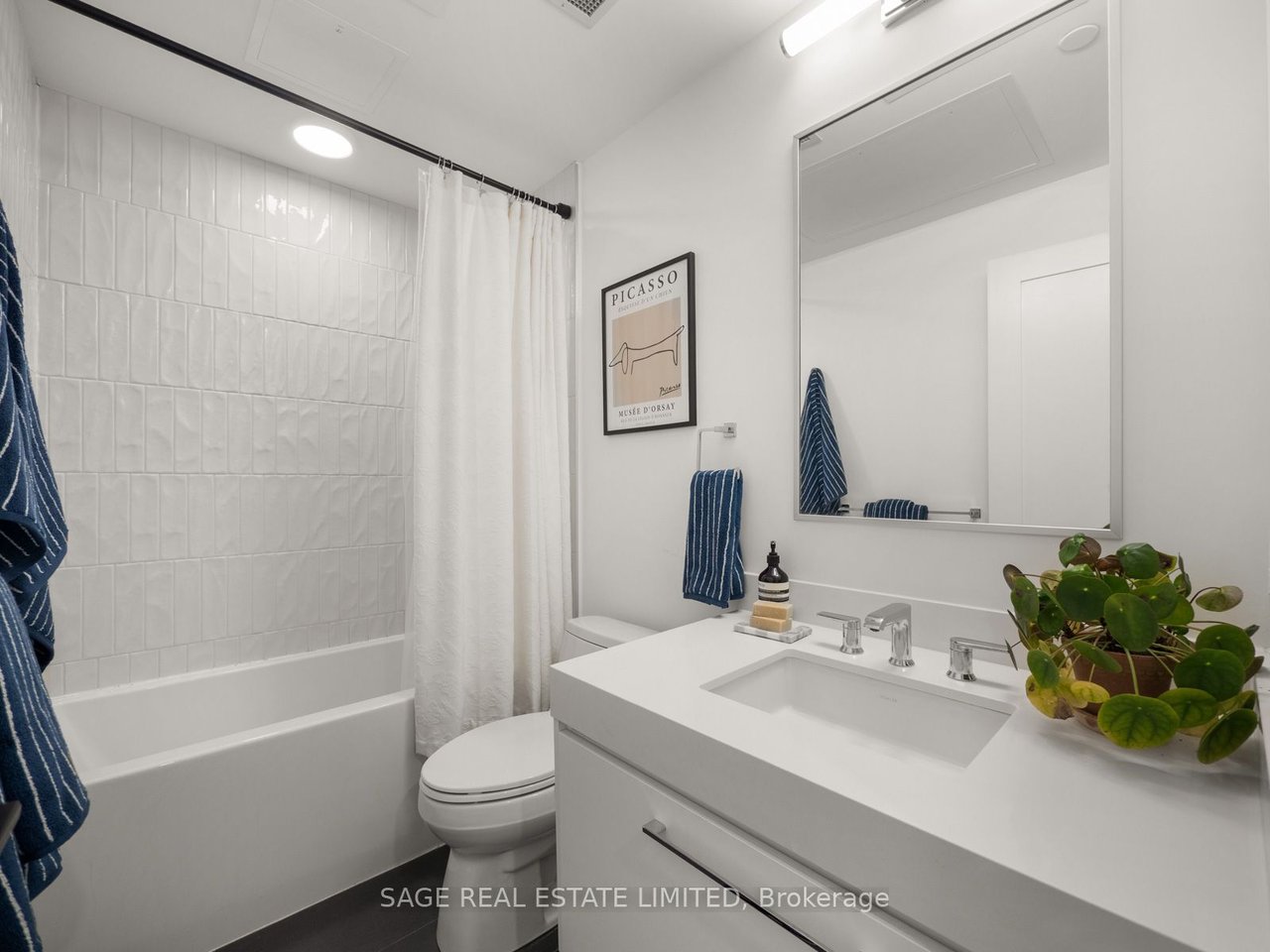 THE CARVALO ON COLLEGE PENTHOUSE