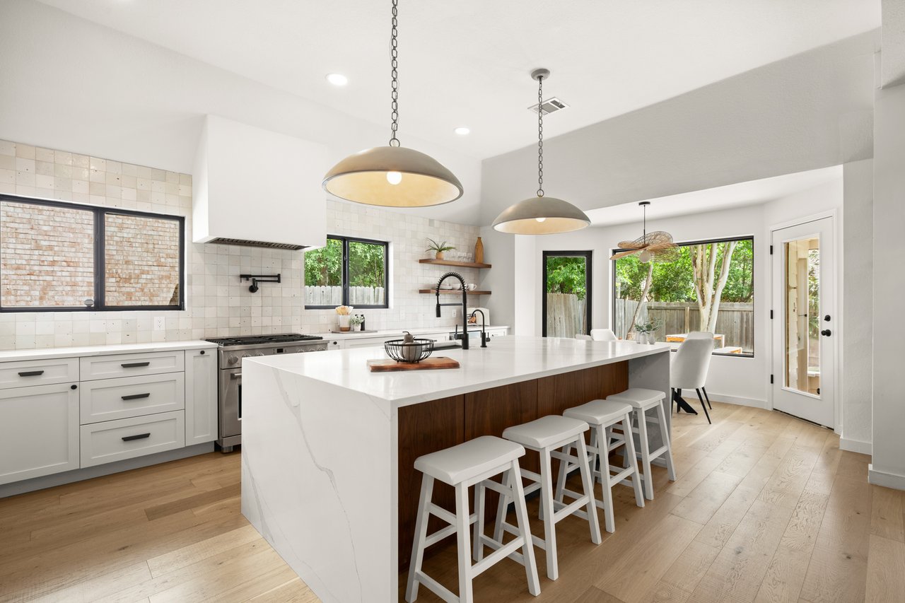 5604 TRELAWNEY Ln, Austin, Texas 78739