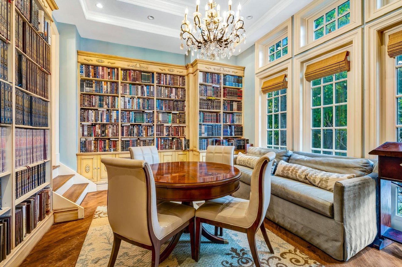 850 E 23rd Street private house