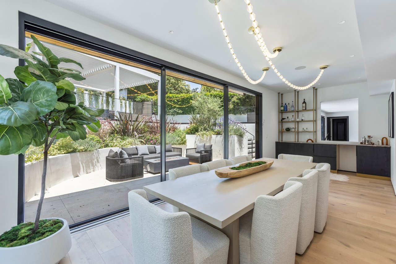 Luxury Gated Villa w/ Pool, Spa & Designer Interiors
