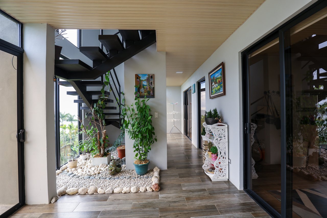 5-BEDROOM CHIRRIPO MOUNTAIN VIEW HOME WITH EASY ACCESS, PREMIUM FINISHES, FRUIT TREES AND LANSCAPED – 0.22 ACRES