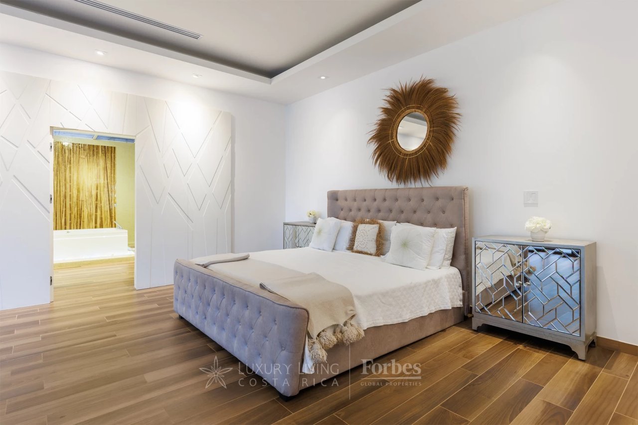 20166 - Paradise Estate: 4-Bedroom Villa with Spa & Pool in Pinilla