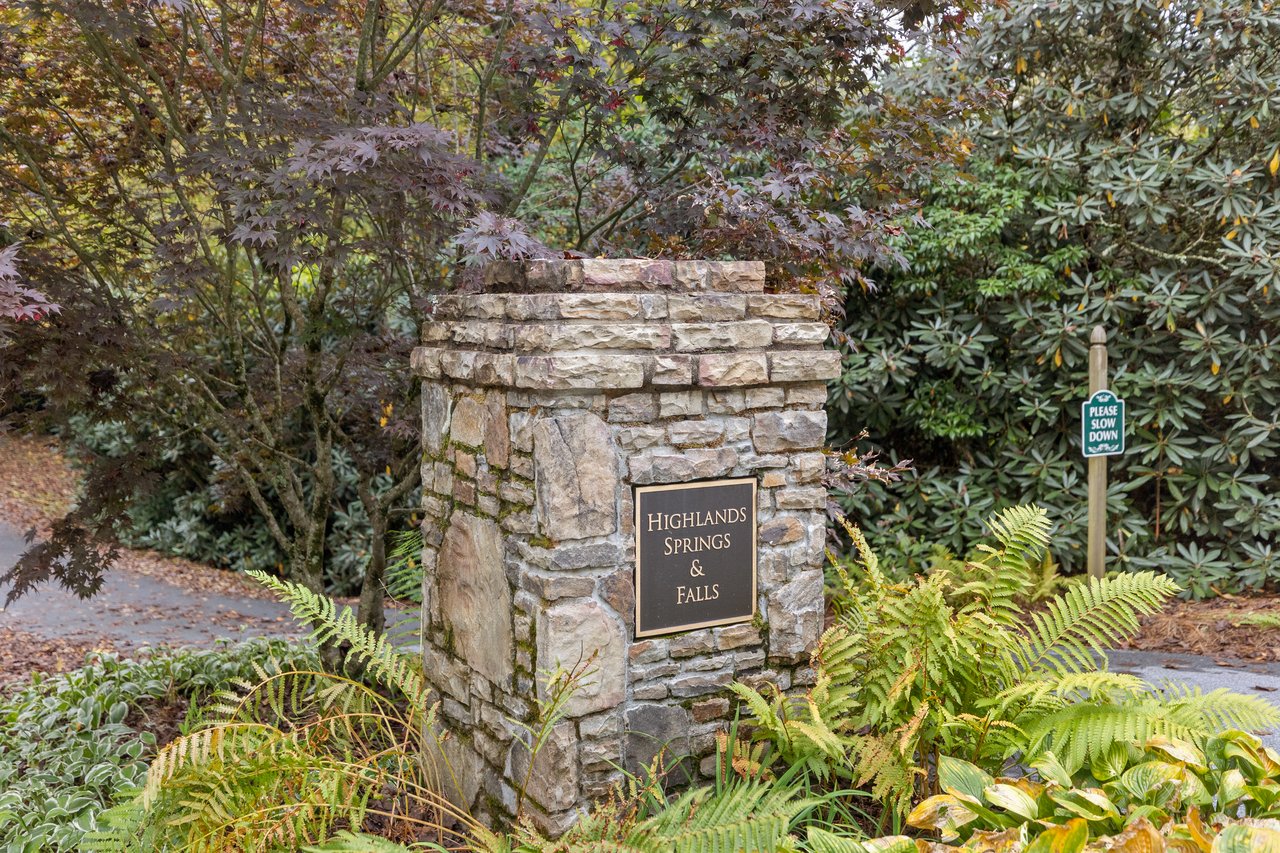 75 Hickory Dr