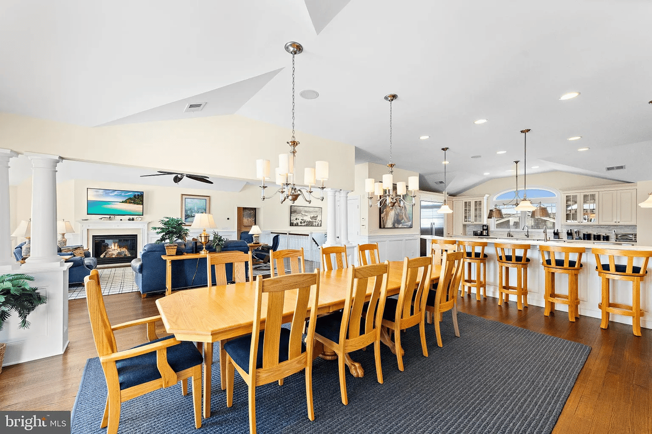 1095 Long Beach Blvd #B