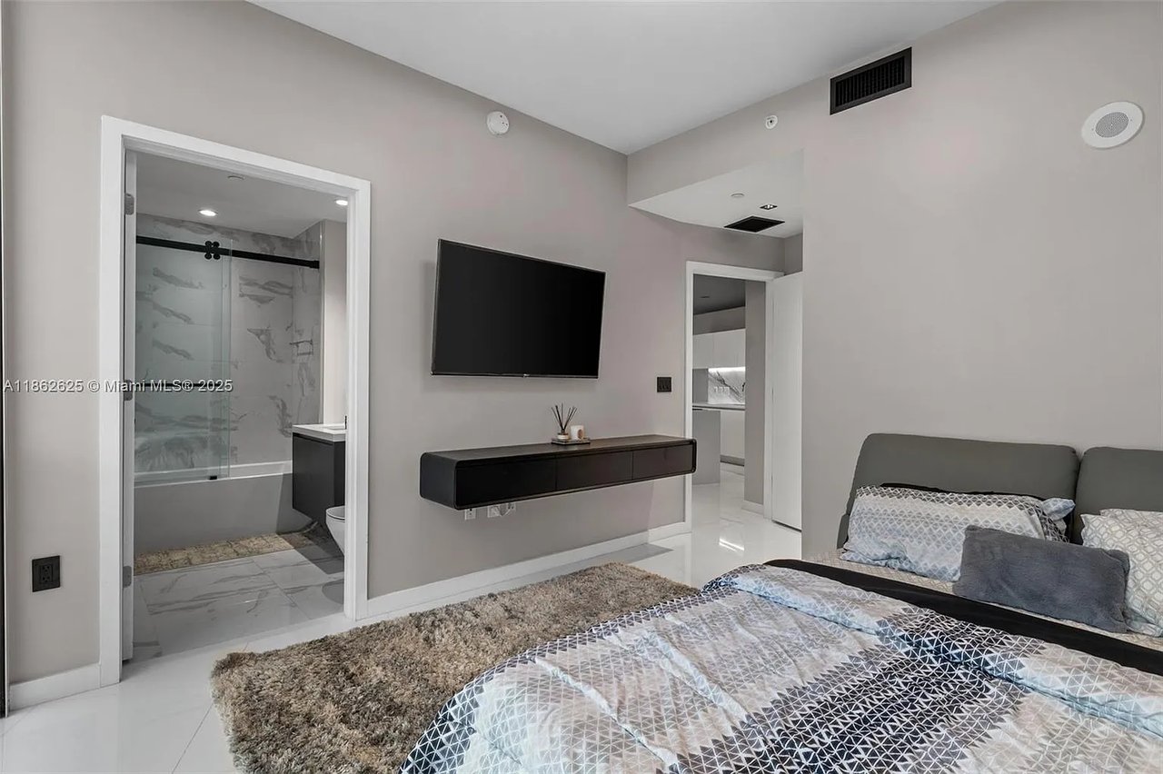 851 NE 1st Ave #4303