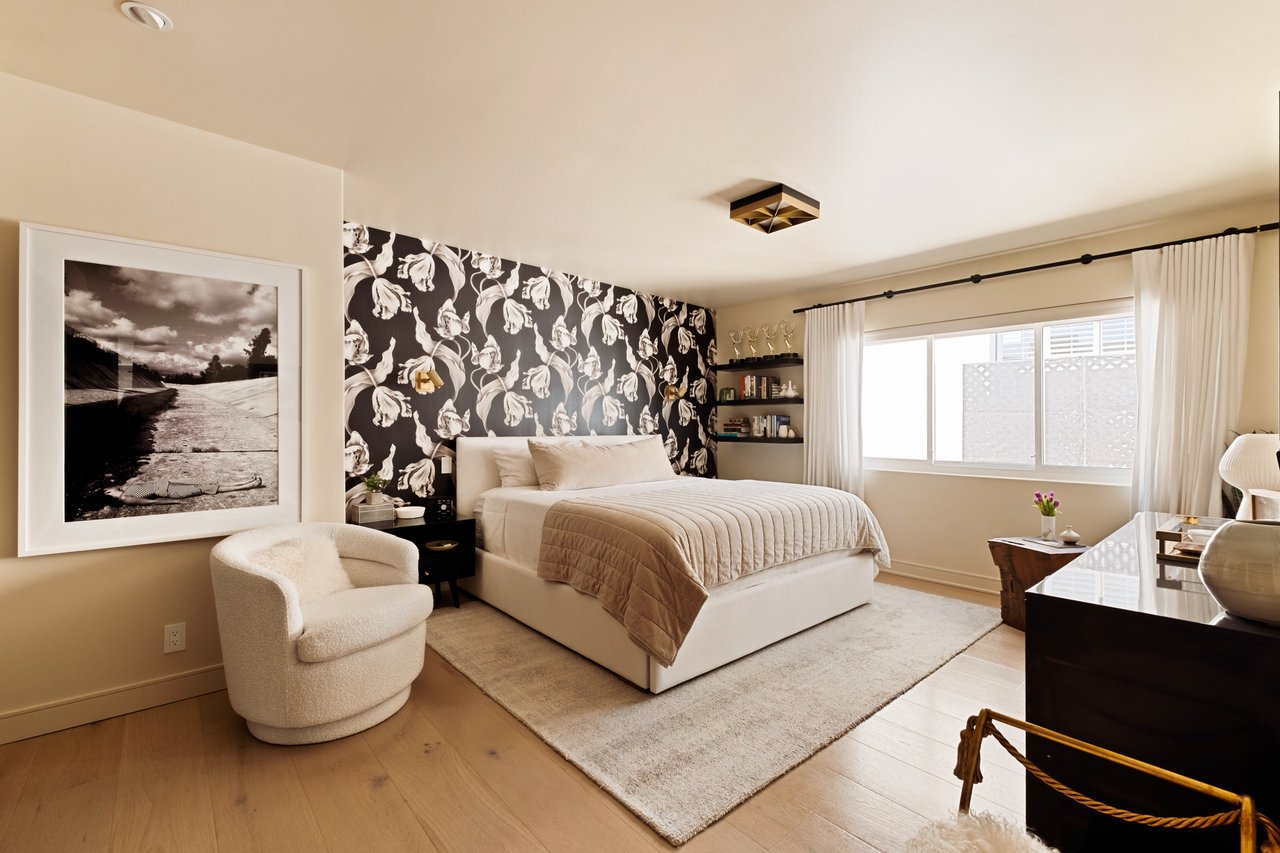  446 San Vicente Blvd #304, North of Montana