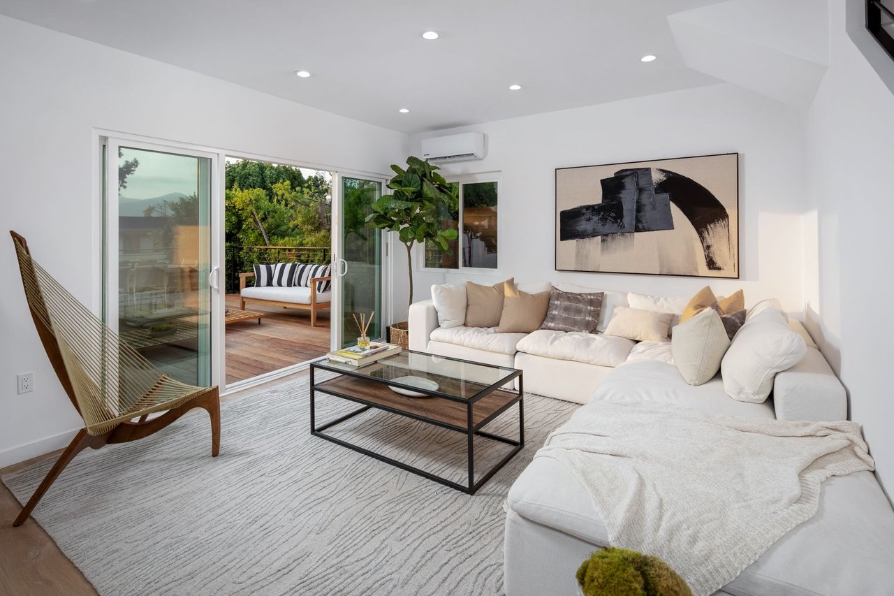 574 Mount Holyoke Ave