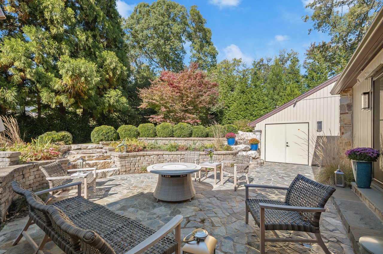 668 Broadwater Way