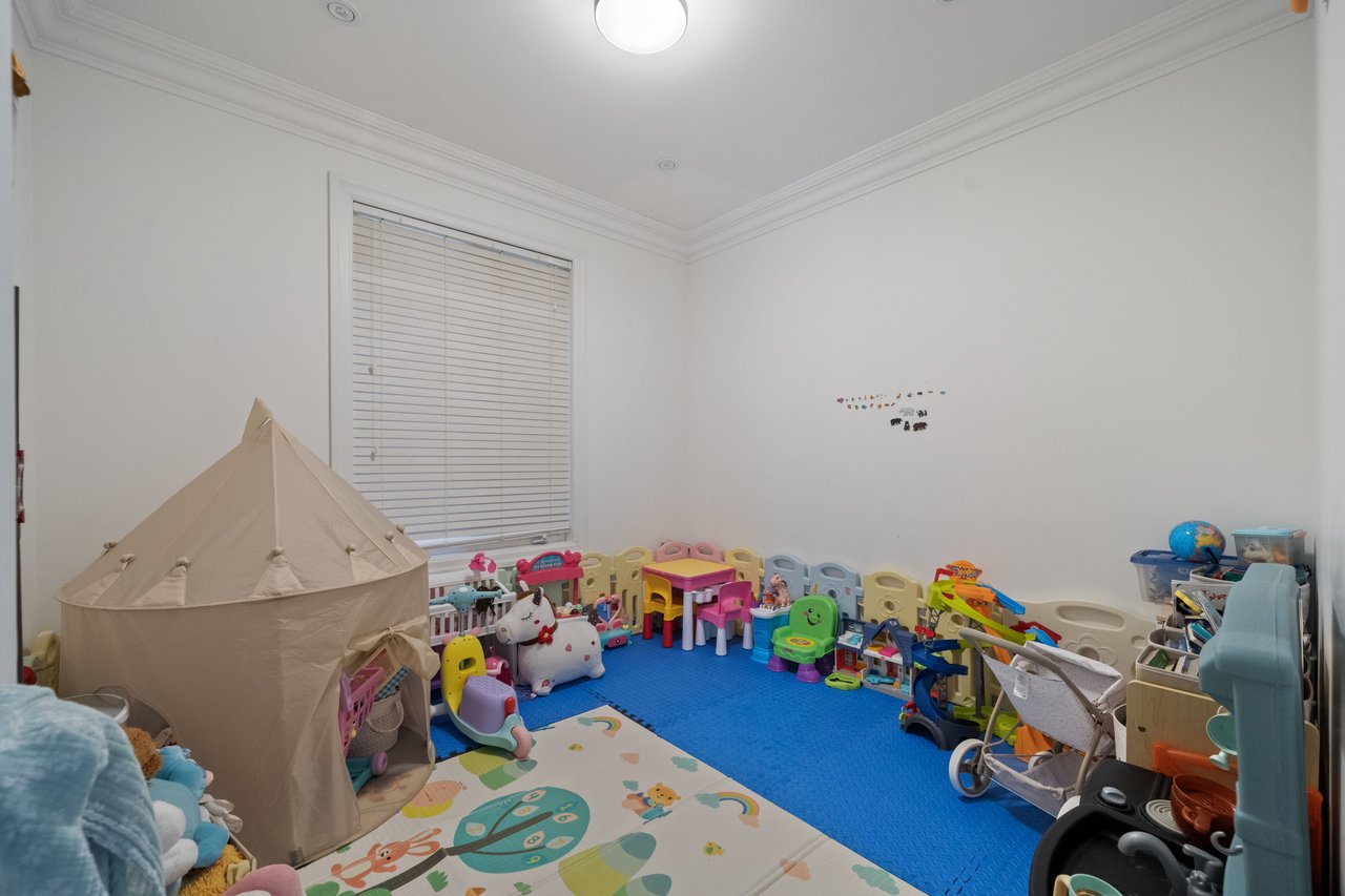 SOLD: Show Like a Model!