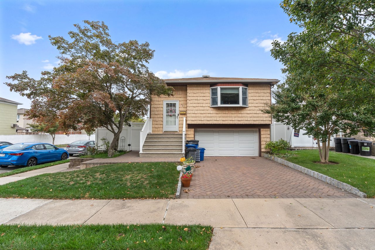 735 Sheldon Avenue, Huguenot SI | Beautiful Detached Home
