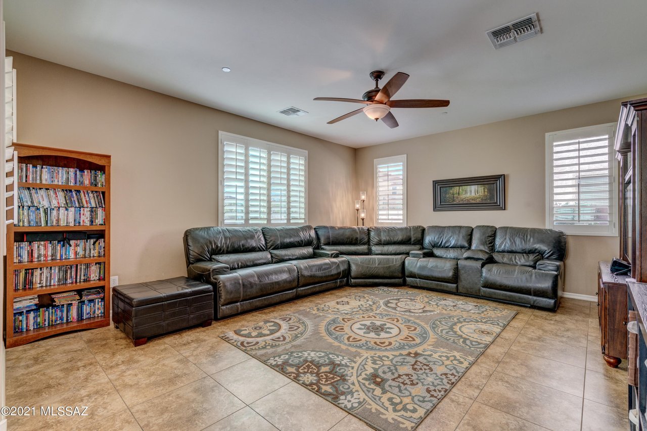 1079 W Garden Grove Dr