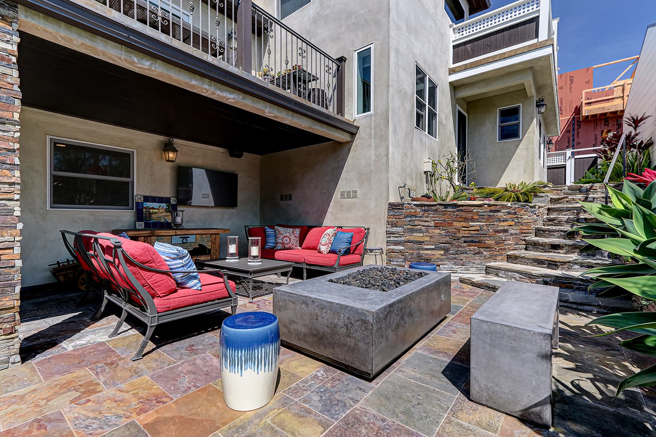 Hill Section View Home