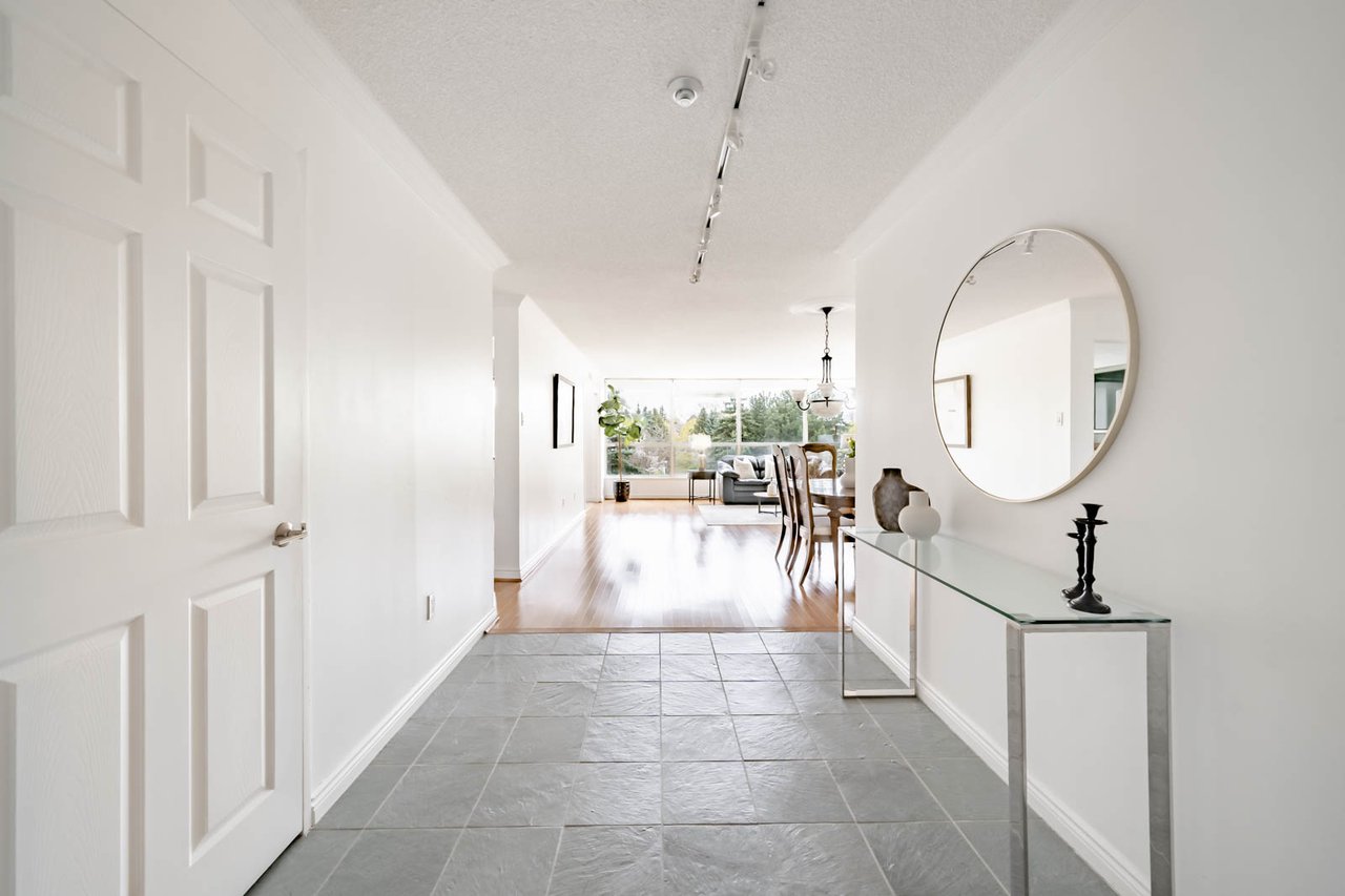 301-7300 Yonge Street 