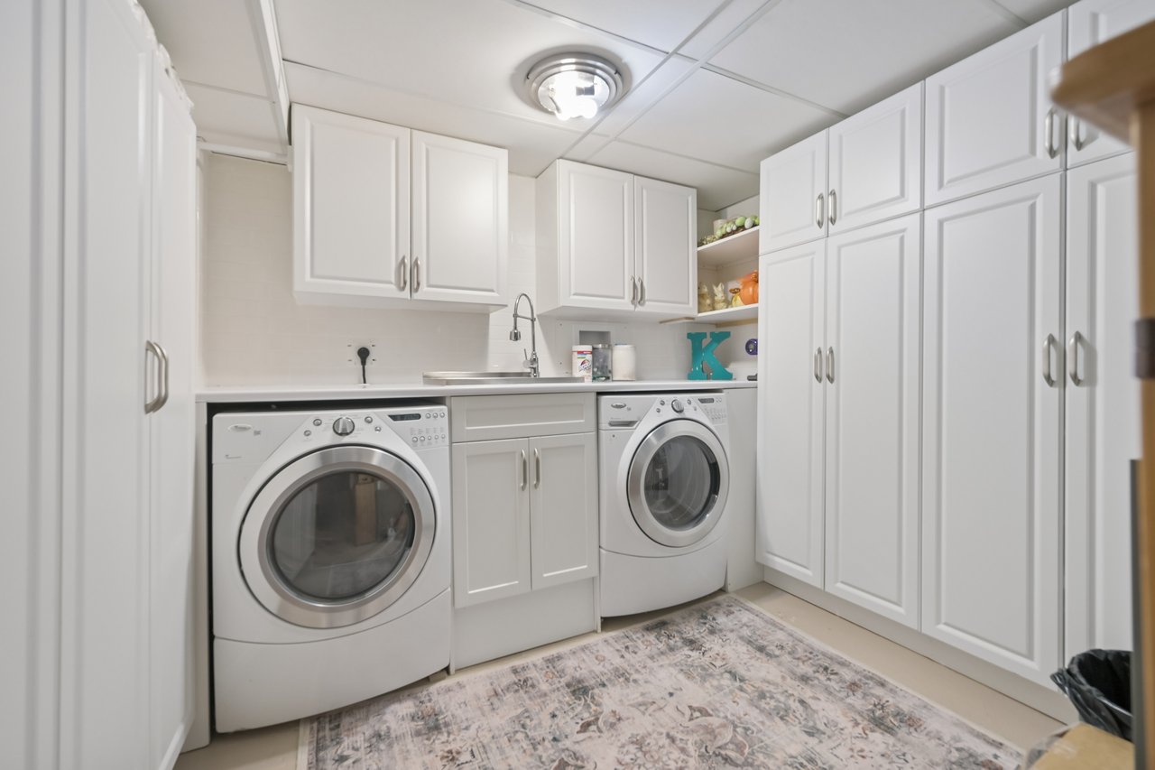 Ravine Living in Glen Abbey!