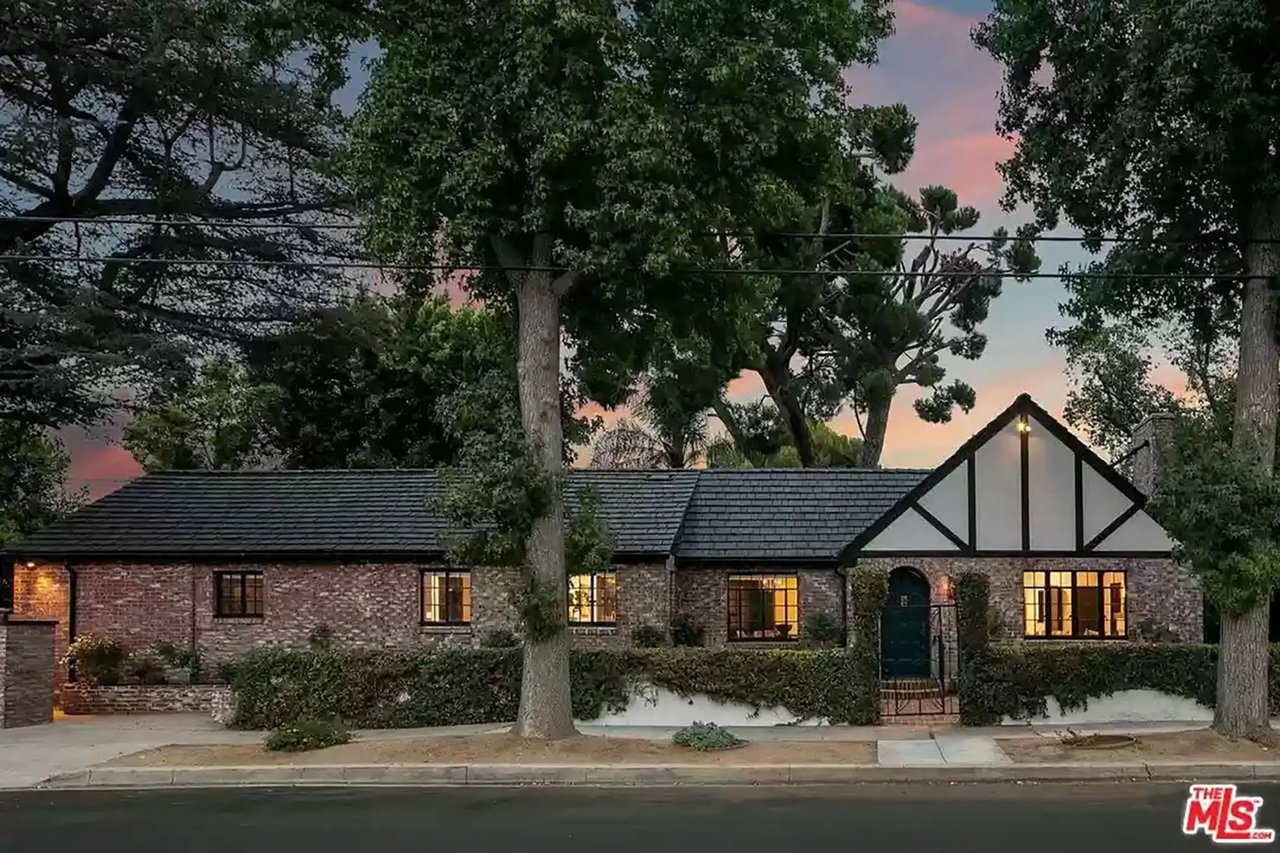 Debbie Reynolds’ former LA home listed for $2 million