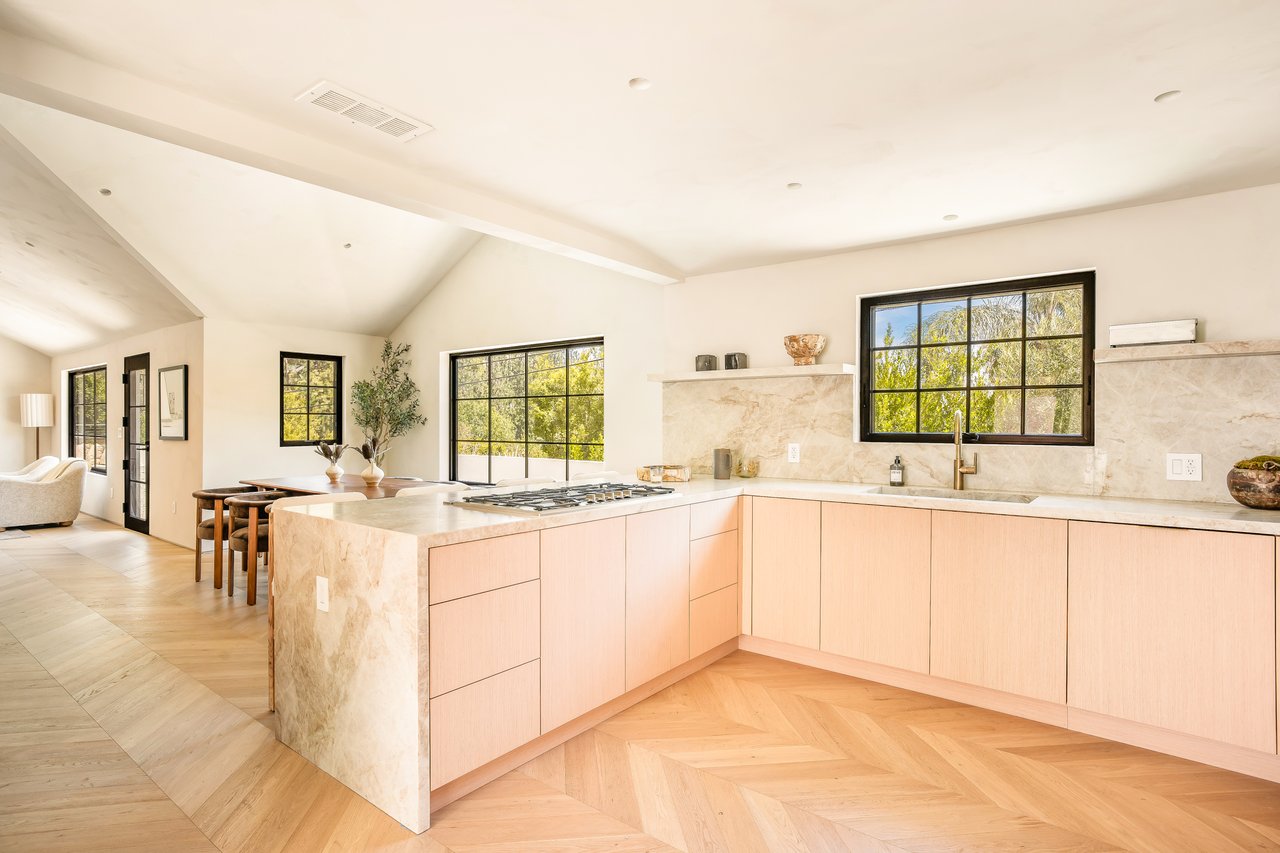 8353 Sunset View Dr