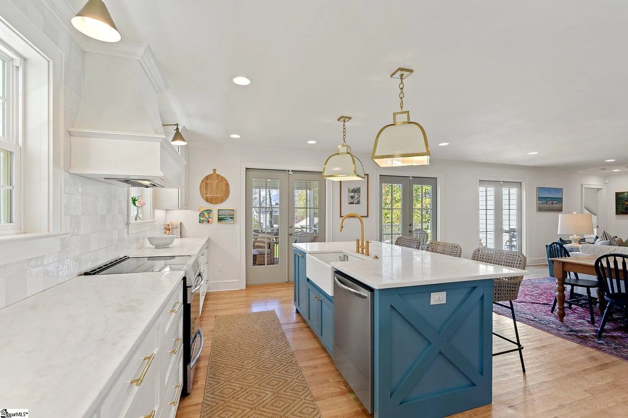 22 N Brookwood Dr