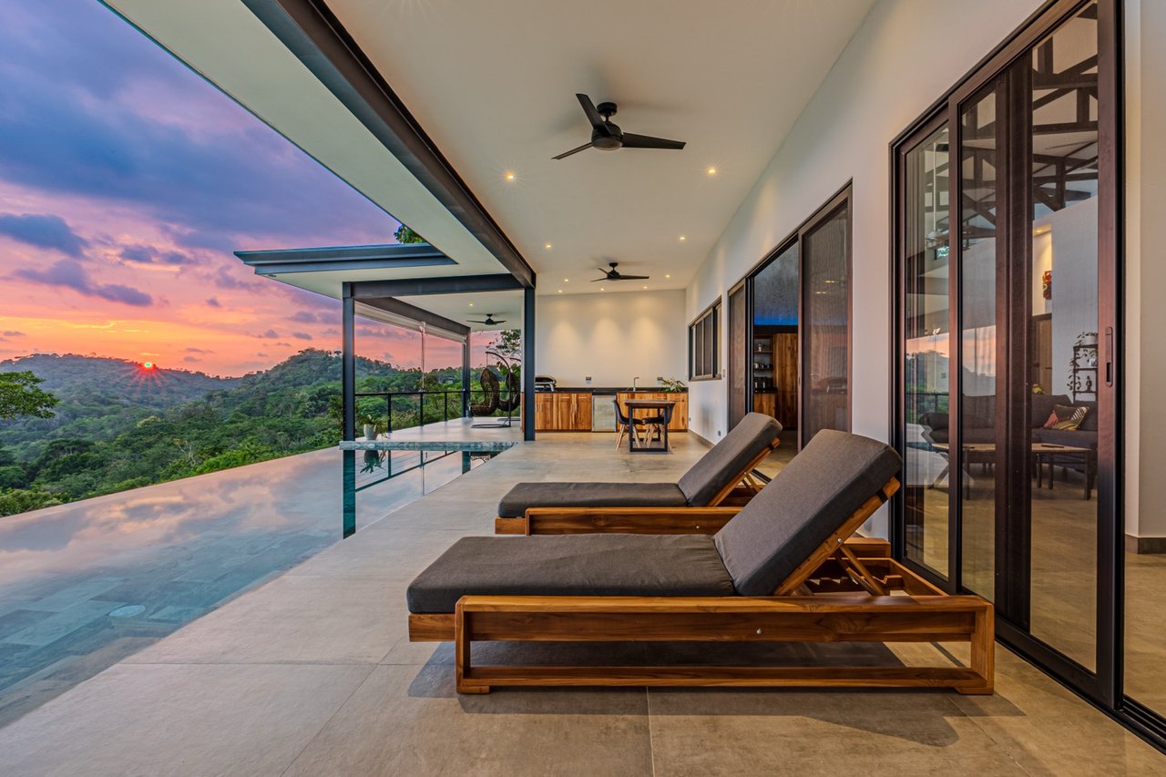 Stunning Off-Grid Modern Home with Spectacular Views and Expansion Potential In Tres Rios