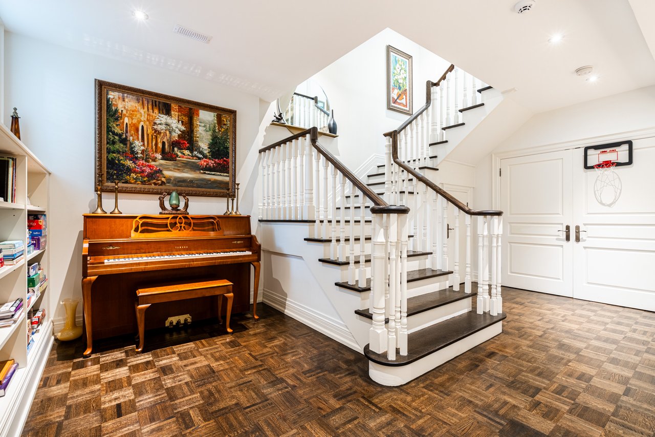 275 Glen Manor Dr E