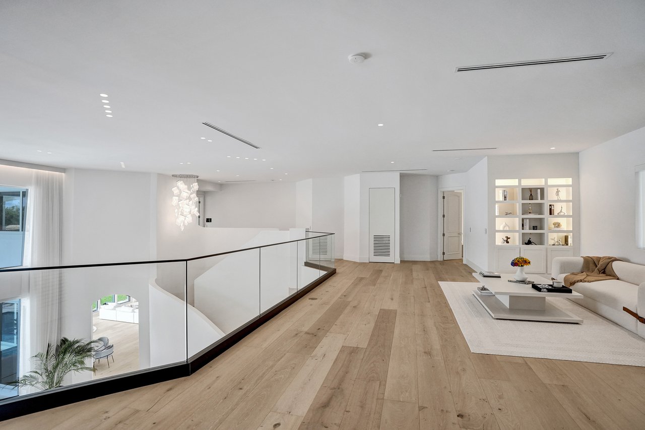 30  S Compass Dr